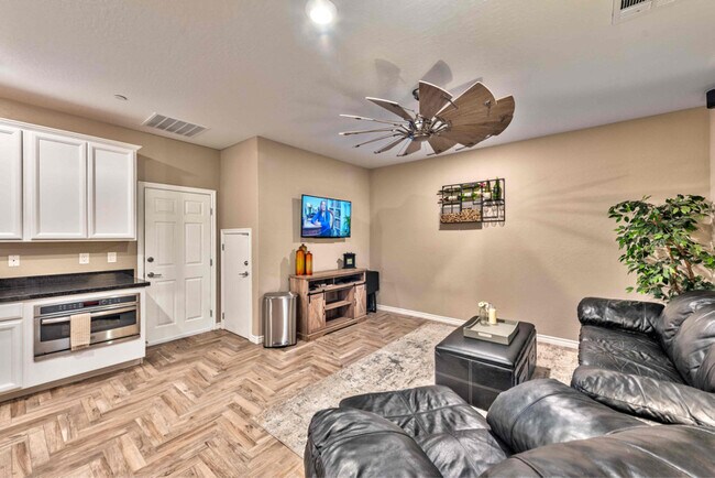 Building Photo - 993 River Garden Ct