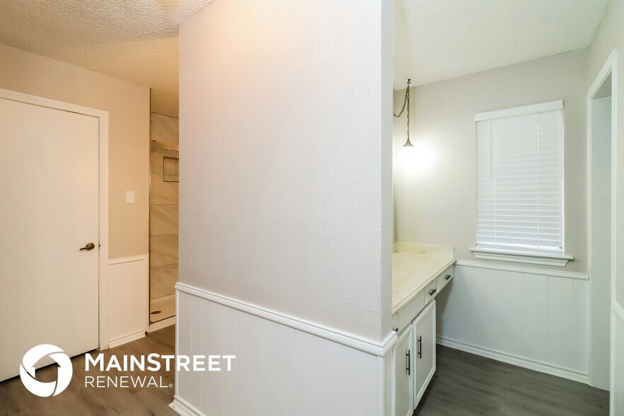 Building Photo - 5709 Trail Crest Dr