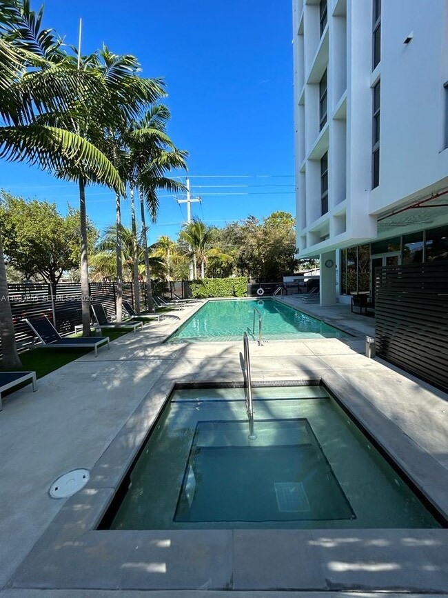 Building Photo - 13800 Highland Dr