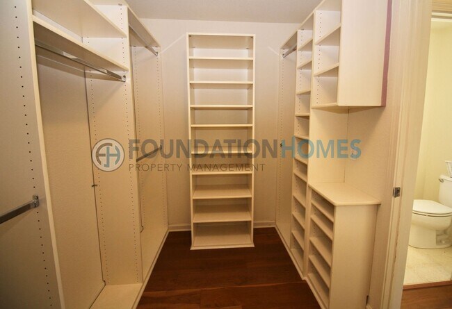 Building Photo - Rare 5BD Corner Lot Home in Hamilton Southgate — Soaring Ceilings & Hardwood Floors - FOUNDATION