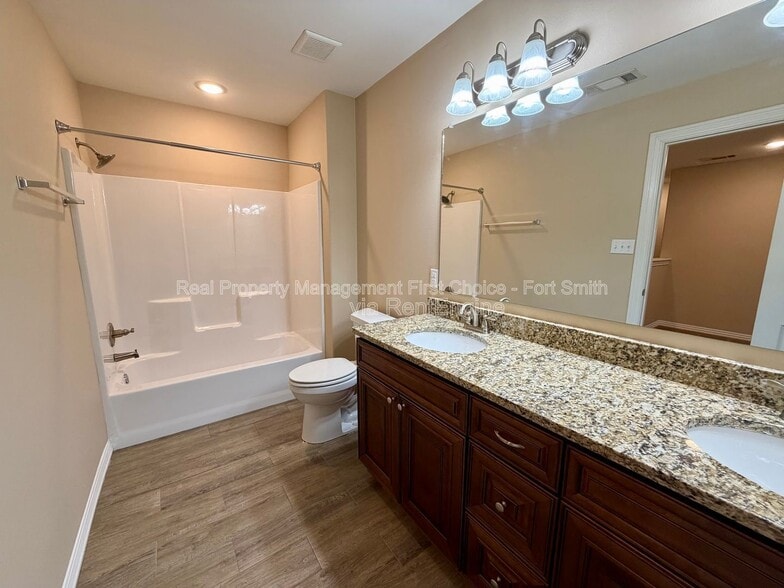 Building Photo - 9817 Mylea Cir