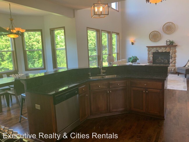 Building Photo - 6 br, 4 bath House - 6086 Summit Curve S