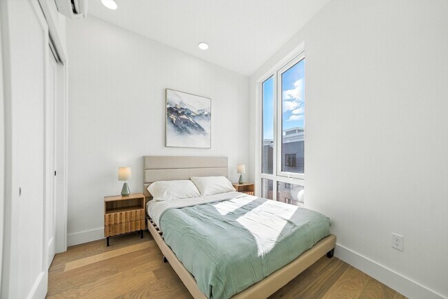 Building Photo - 38 Hichborn St