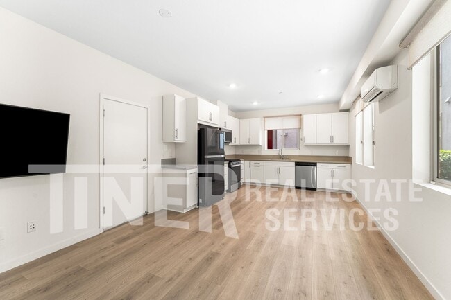 Building Photo - 266 Box Lane-