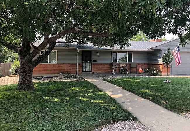 Primary Photo - Huge room in a large shared home, private bathroom, great neighborhood, friendly roommates!