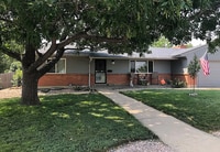 Building Photo - Huge room in a large shared home, private bathroom, great neighborhood, friendly roommates!