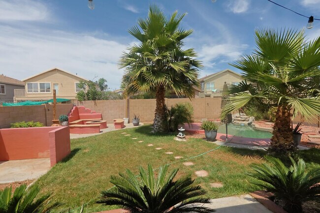 Building Photo - 14878 W Bloomfield Rd