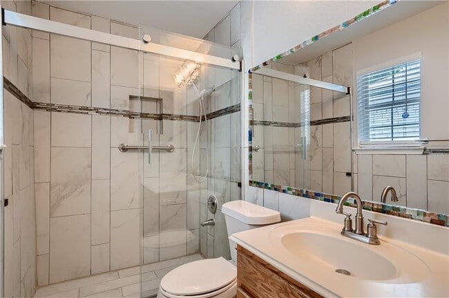 Building Photo - 102 Evergreen Cir