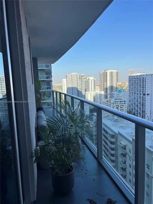Building Photo - 1100S S Miami Ave