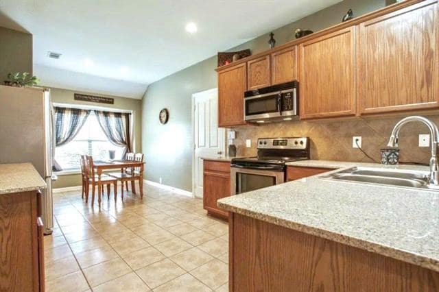 Building Photo - 216 Cliffbrook Dr