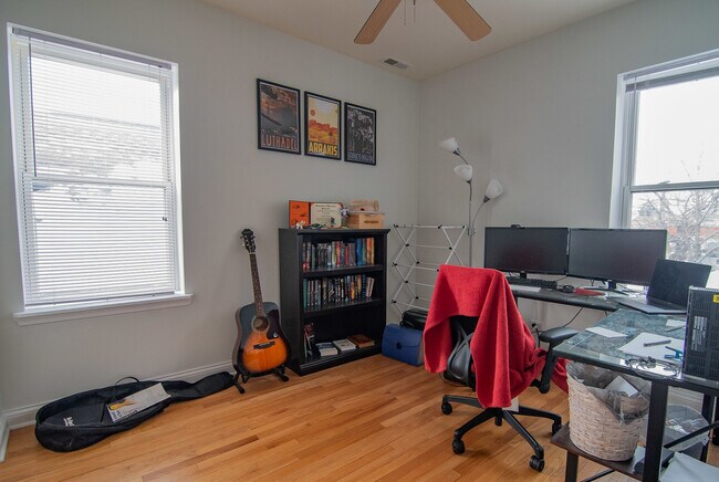 Building Photo - 4402 W Parker Ave