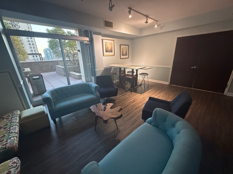 Building Photo - 1400 S Michigan Ave