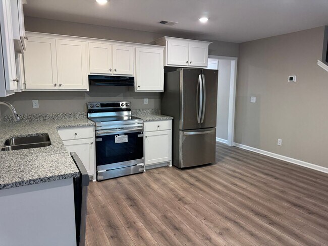 Building Photo - 211 Mountaindale Dr