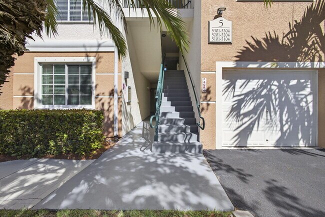 Building Photo - 5301 Myrtlewood Cir E