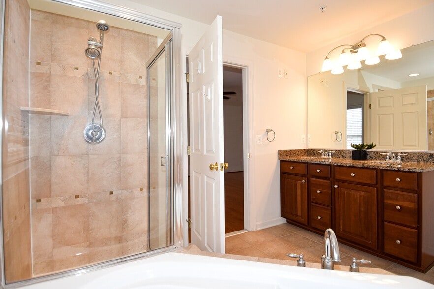 Building Photo - 7981 Vigne Ct