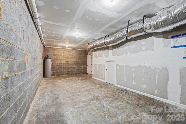 Building Photo - 931 E Front St