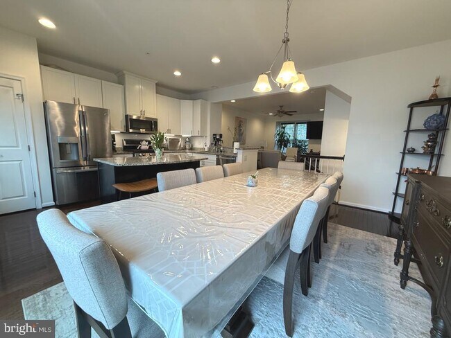 Building Photo - 210 Compass Dr