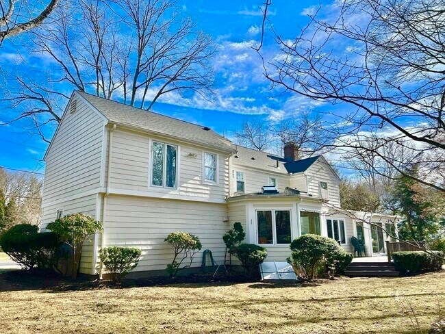 Building Photo - 124 Pilgrim Rd