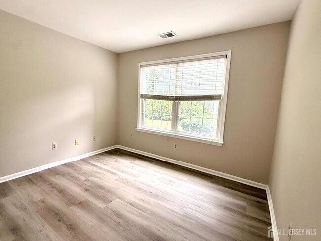Building Photo - 902 Woodhaven Dr
