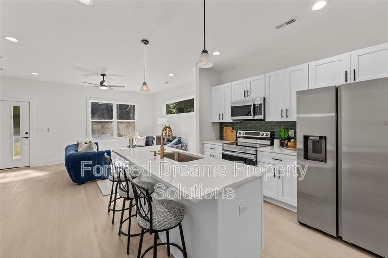 Building Photo - 210 S Carter St