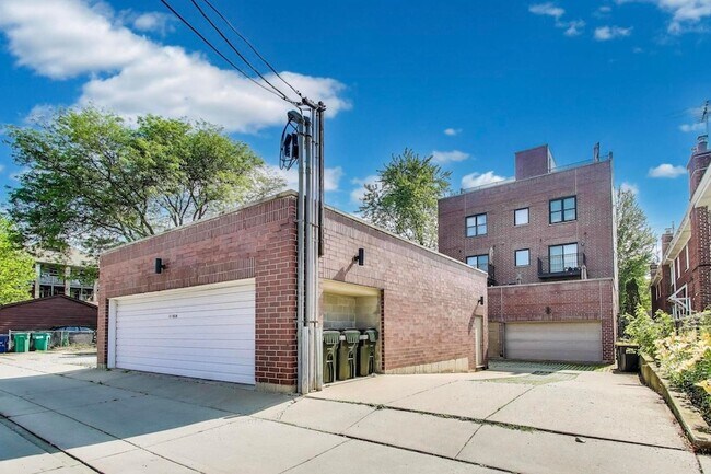 Building Photo - 421 S Ridgeland Ave