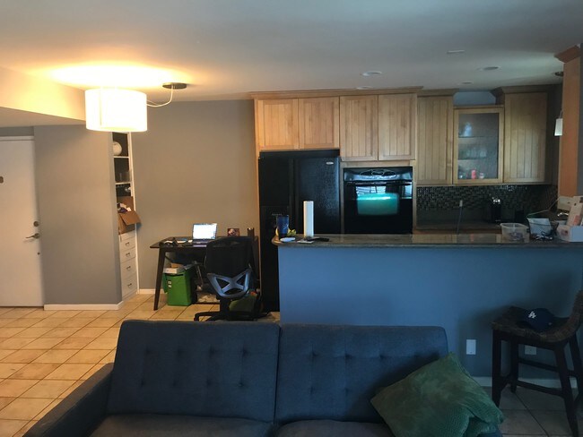 Building Photo - 6 3rd Pl