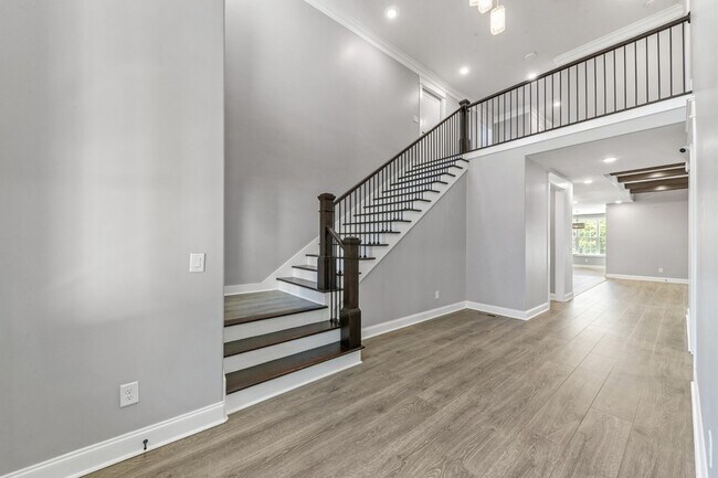 Building Photo - 601 Joyce Ave