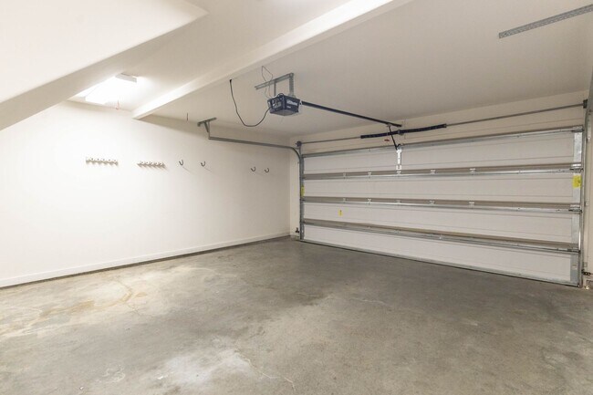 Building Photo - 515 Palm Breeze Dr