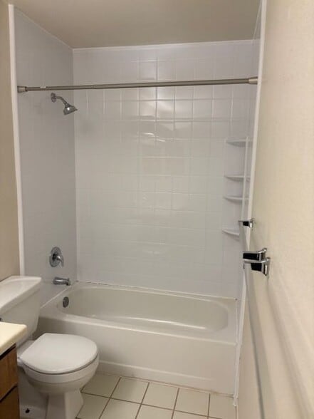 Building Photo - 828 Adams Terrace