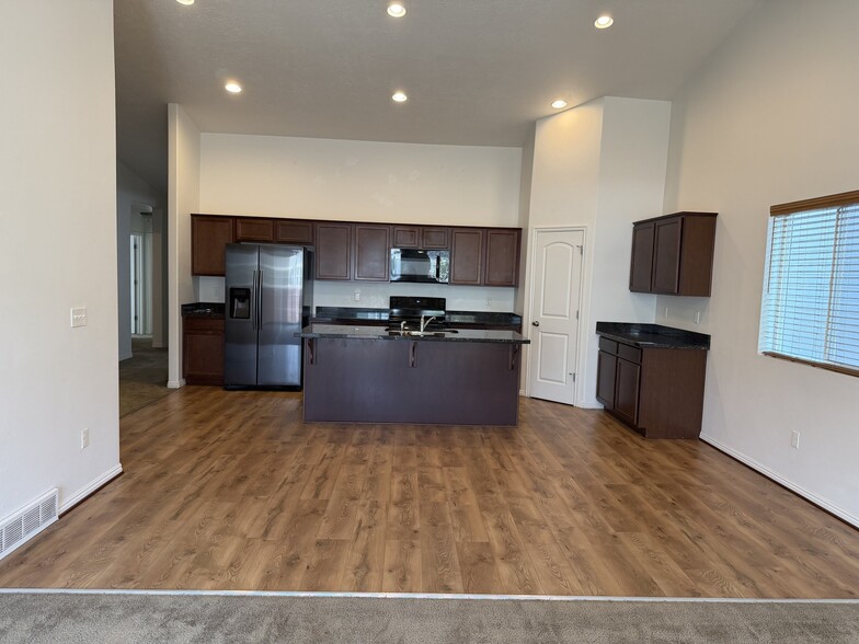 Building Photo - 149 E 460 N