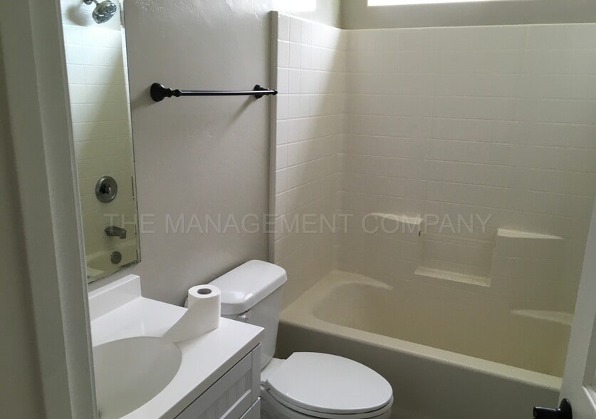 Building Photo - 1671 Atlantic St