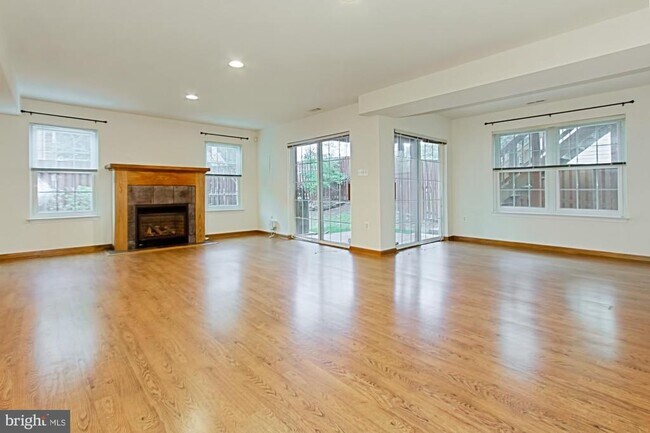 Building Photo - 20748 Hollow Falls Terrace