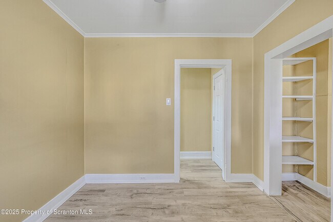 Building Photo - 864 S Main St