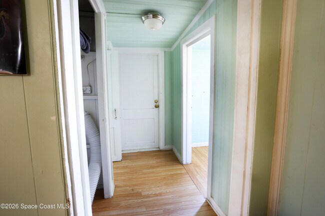 Building Photo - 317 Pineda St