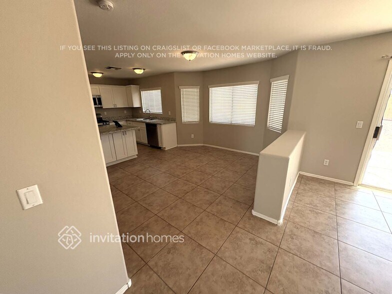 Building Photo - 12541 W Myer Ln