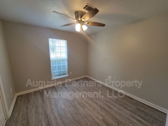 Building Photo - 156 Griswood Dr