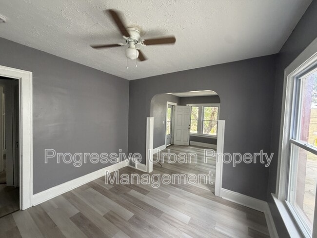 Building Photo - 3235 W 121st St