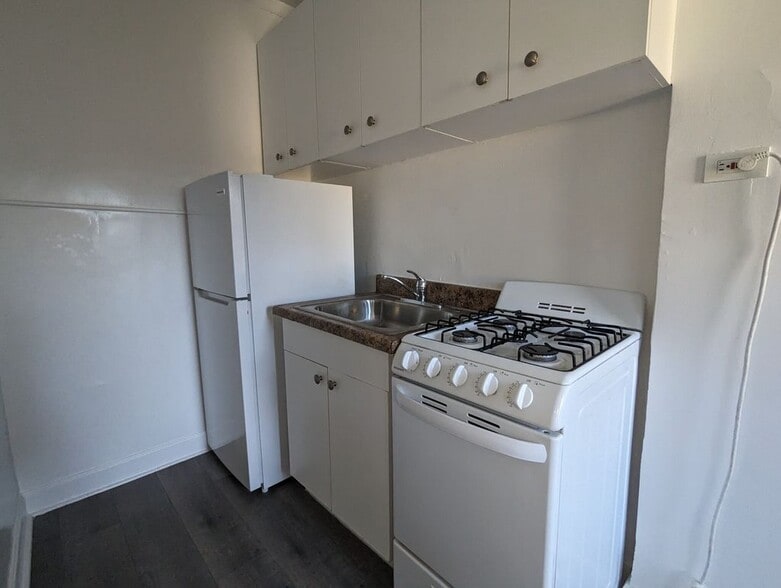 Building Photo - 5417 N Kenmore Ave