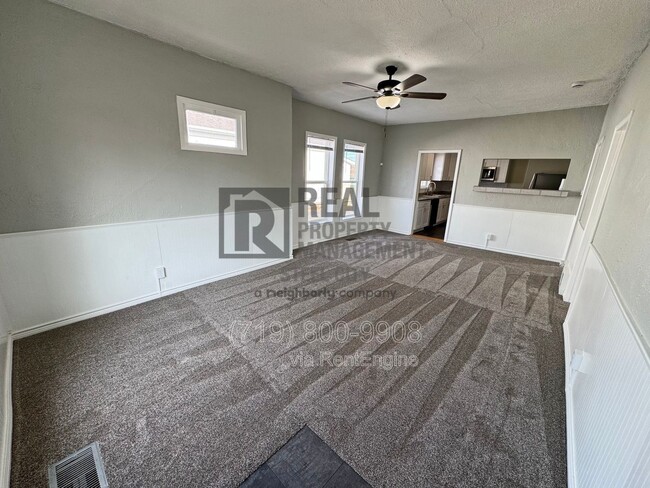 Building Photo - 1626 E Routt Ave