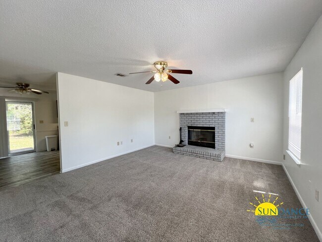 Building Photo - Spacious Two-Story 4BR Cul-De-Sac Home in South Crestview!