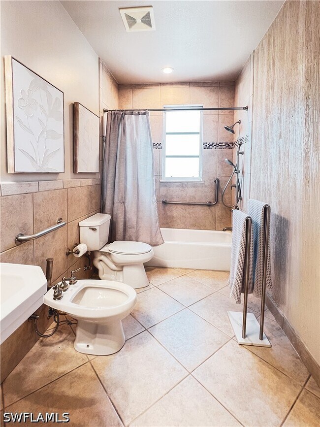 Building Photo - 801 99th Ave N