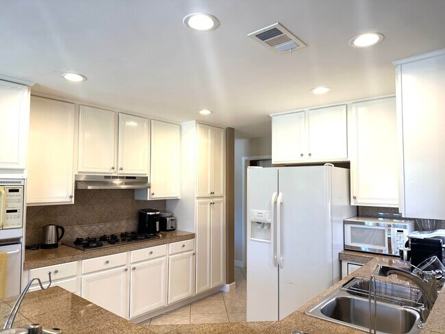 Building Photo - 76961 Sheffield Ct