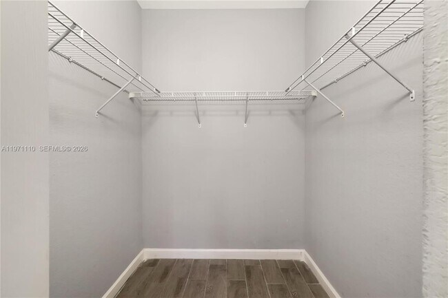 Building Photo - 373 NE 26th Pl