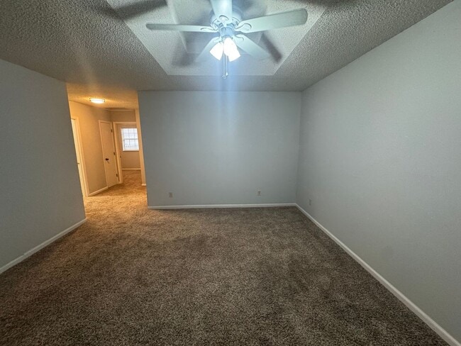 Building Photo - 2BR 1BA Triplex • Private Backyard in Downtown Smithville