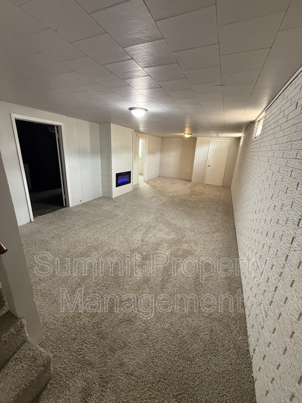 Building Photo - 3303 S Holly Ave