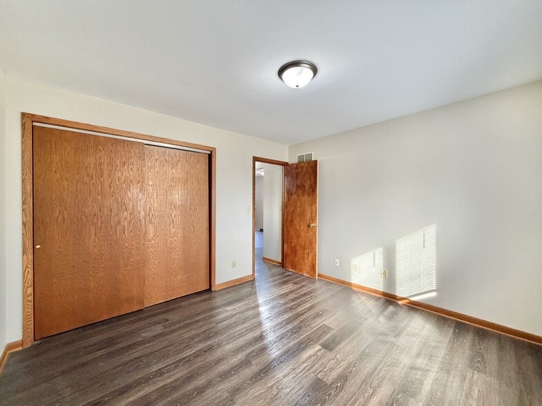 Building Photo - 2047 Colony Ct