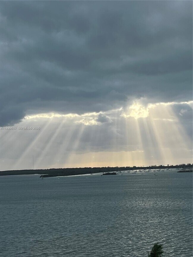 Building Photo - 1408 Brickell Bay Dr