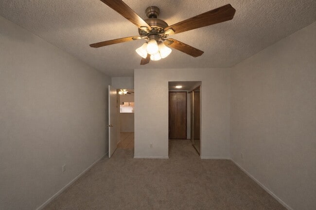 Building Photo - 1625 W Hillside Pl