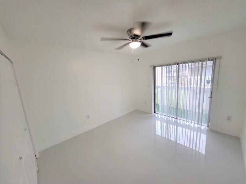 Building Photo - 17160 SW 94th Ave