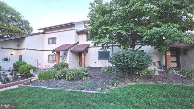 Building Photo - 25 Village Dr